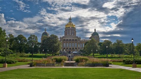 HD Sun shining on Iowa State Capitol Wallpaper | Download Free - 149729