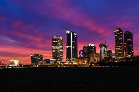 Milwaukee skyline during the sunset. : r/milwaukee