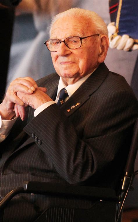 Sir Nicholas Winton Dies at 106; British Hero Saved 669 Jewish Children From Holocaust | E! News