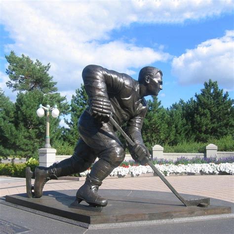 What are the Most Popular Styles of Bronze Sports Sculptures? - Milystatue