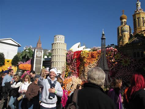 Pasadena CA Tournament of Roses Parade Float Showcase