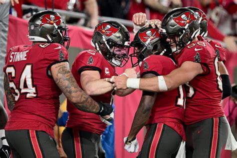 Buccaneers finish off reeling Eagles in NFC wild-card game: Making ...