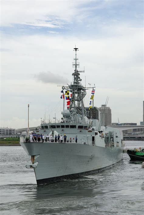 Royal Canadian Navy HMCS Ottawa (FFH 341), Halifax-class Frigate ...