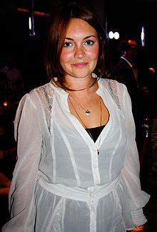Lacey Turner - Wikipedia, the free encyclopedia
