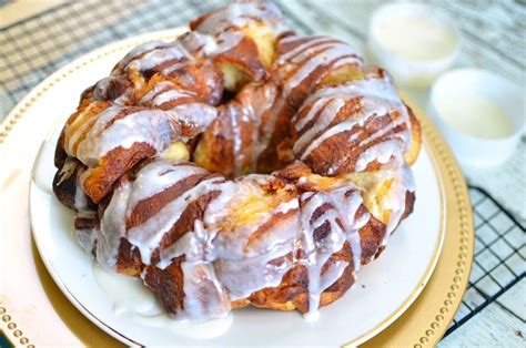 Cream Cheese Cinnamon Roll Monkey Bread Recipe