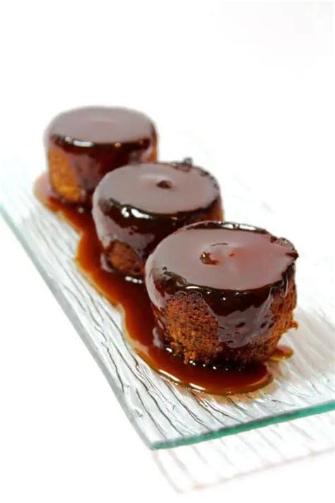 Sticky Toffee Pudding cupcakes • OngewoonLekker.com