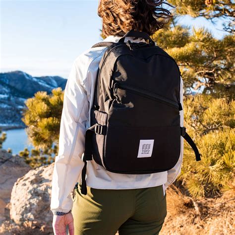 Topo Designs Standard Pack Olive/Navy, 22 liter with 15" laptop compartment