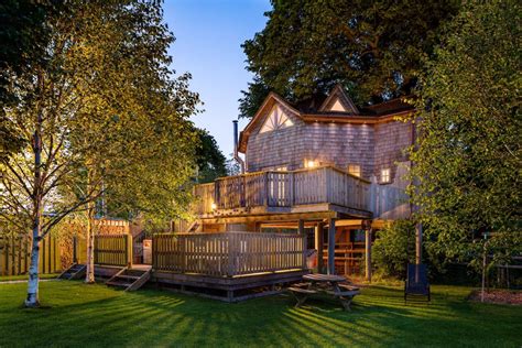 13 Amazing Treehouse Holidays With a Hot Tub in the UK | Faraway Lucy