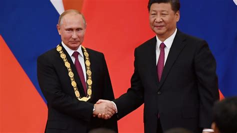 China's Xi Jinping gave Russian president Vladimir Putin a “best friend” necklace