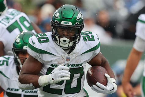 Jets RB Breece Hall Suffers Torn ACL, per Report