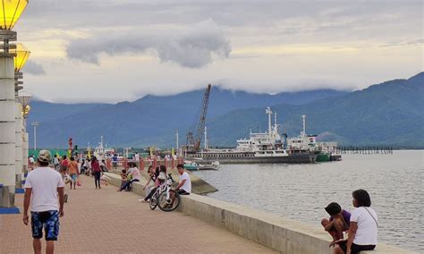 Afternoon Strolling at Puerto Princesa City Baywalk Park