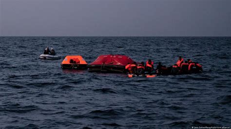 Migrant boats sink off Tunisia; more than 20 missing, 4 dead – DW – 04/09/2023