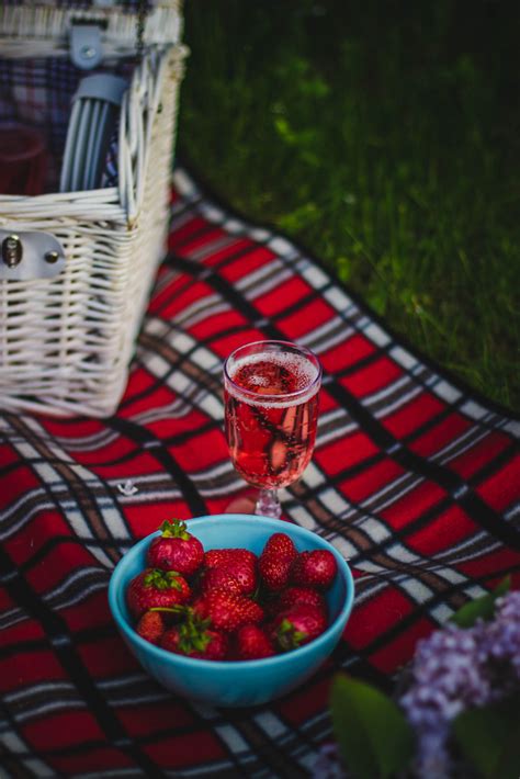 33 Awesome Fall Date Ideas You Absolutely Must Experience This Year