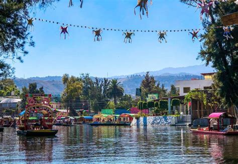 Ultimate Guide to the Fantastical Floating Gardens of Xochimilco ...