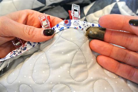 How To Sew Binding On A Quilt (VIDEO!) - Suzy Quilts