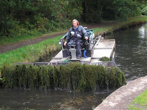 Aquatic Weed Cutting, Removal and Control | Aquaclear Water Management