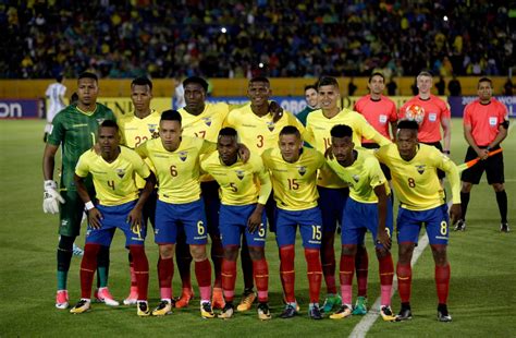 THE DARK HORSES – ECUADOR | FootTheBall