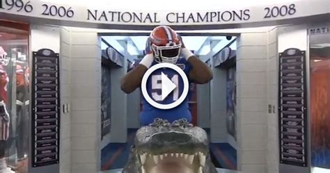 Video: Florida wearing alternate uniform combination Saturday night