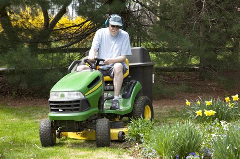 3 Lawn Mower Safety Tips You Need to Follow