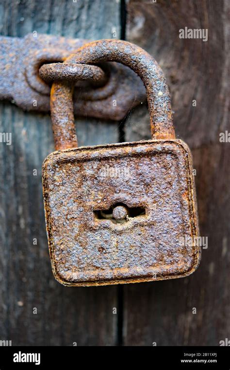 Old rusty lock Stock Photo - Alamy