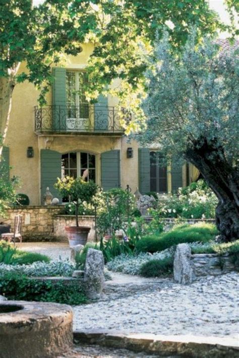 Unordinary French Country Patio That Make Your Flat Look Great 21 | French country garden decor ...