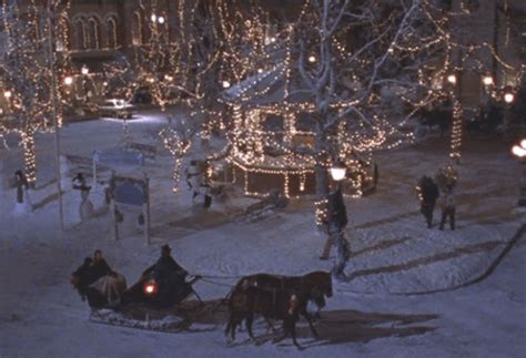 Winter in Stars Hollow is one of the most beautiful sets on TV imo : r ...