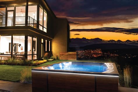 How to Find the Best Luxury Hot Tub | Bullfrog Spas