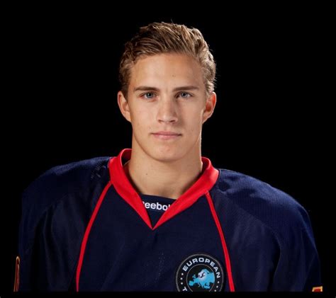 26 Hockey Players Who Are Hot As Puck | Hockey players, Hot hockey ...