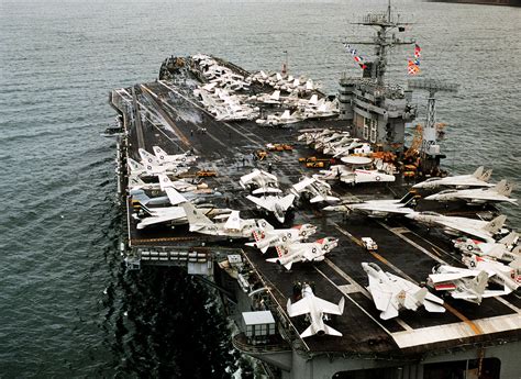 An aerial stern view of the nuclear-powered aircraft carrier USS NIMITZ (CVN-68) returning to ...