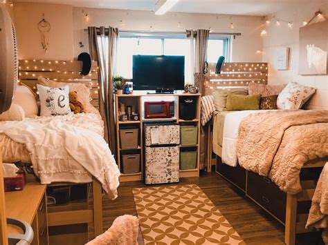 My dorm at Syracuse University (Syracuse NY) | College dorm room decor, Girls dorm room, Dorm ...
