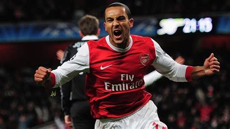 Walcott settles Arsenal nerves to seal passage | UEFA Champions League ...