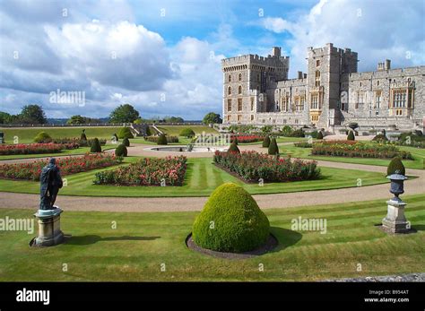 Windsor castle gardens Stock Photo - Alamy