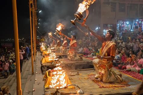 Ganga aarti in Varanasi, India. A devotional ritual that uses fire as an offering. : r/travel