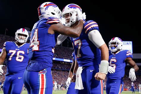 Bills QB Josh Allen finds Stefon Diggs three times in end zone to ...