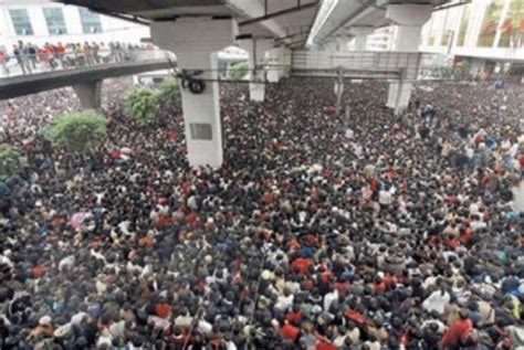 Crowded Train Stations in China (22 pics)