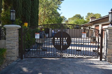 Different Types Of Driveway Entrance Gates: Which One Is Right For You ...