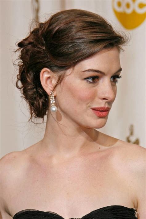 Anne Hathaway Haircut - 35 Anne Hathaway's Stylish Hair Looks - Haircuts & Hairstyles 2018