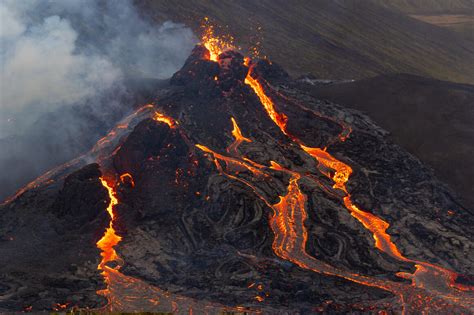 Why Does Iceland's Fagradalsfjall Volcano Look Like a School Science ...