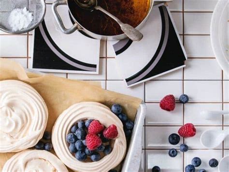 How to Make Pavlova Nigella Lawson: Recipes and Tips