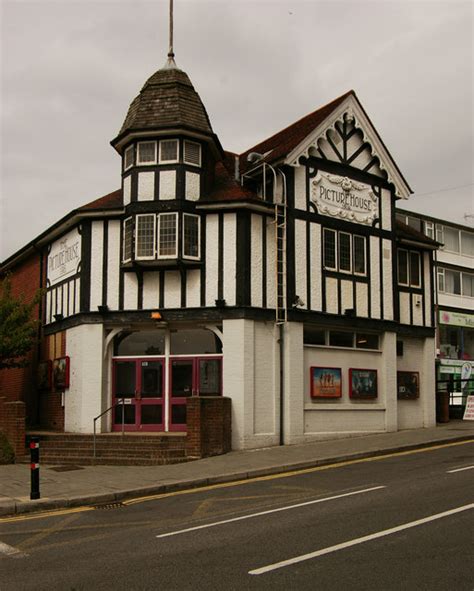 Picture House cinema, Uckfield © Jim Osley cc-by-sa/2.0 :: Geograph Britain and Ireland