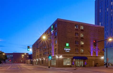 Holiday Inn Express & Suites Minneapolis-Dwtn (Conv Ctr) | Explore Minnesota