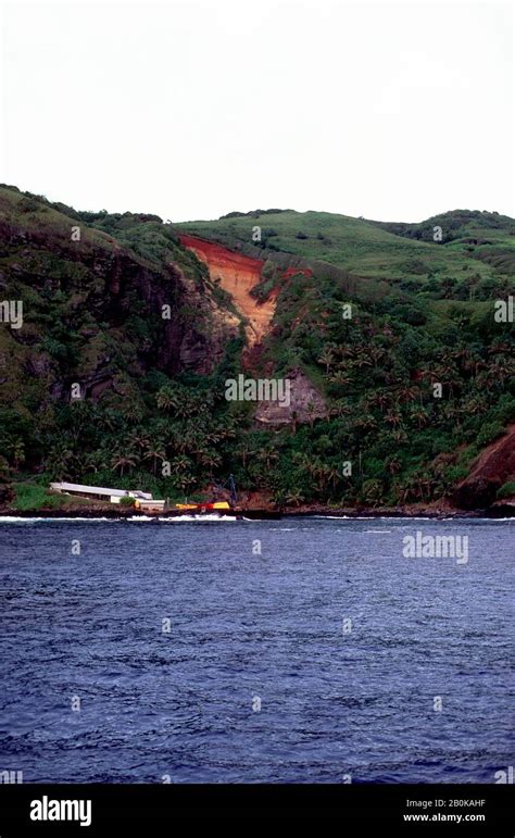 PITCAIRN ISLAND,VIEW OF BOUNTY BAY Stock Photo - Alamy