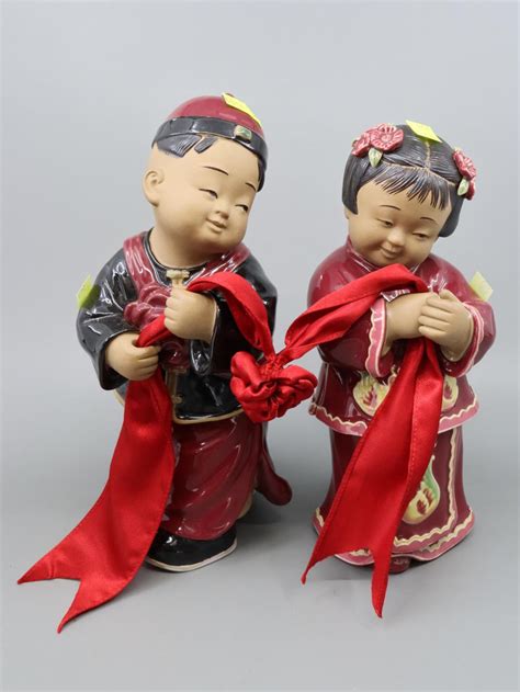 Lot - PAIR OF CHINESE POTTERY MARRIAGE FIGURES