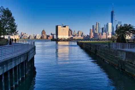 Jersey City Waterfront Walkway (Views of NYC from NJ)