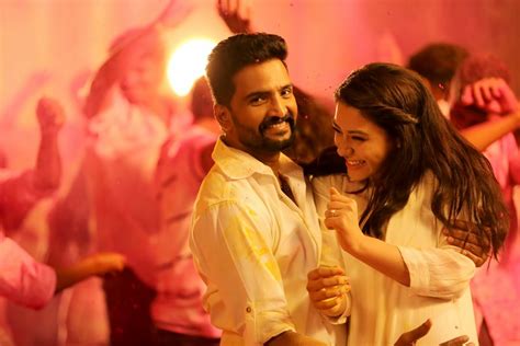 Dhilluku Dhuddu Movie Review, Rating, Story – Santhanam, Shanaya