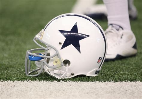 Dallas Cowboys to wear sharp throwback helmet on Thanksgiving