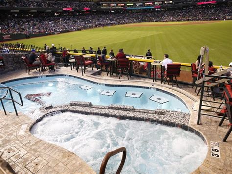 Arizona Diamondback's pool at Chase Field has winning history