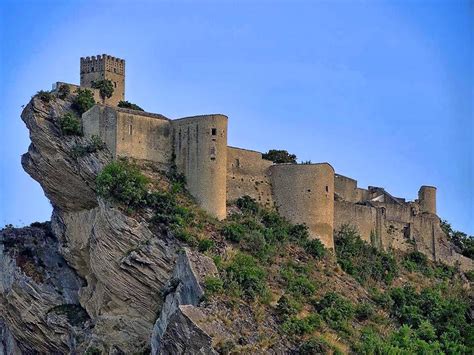 Abruzzo, al castello di Roccascalegna l'invasione degli arrosticini - Gente in viaggio