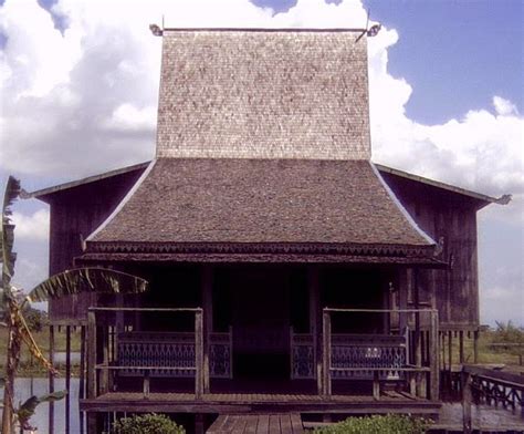 Rumah Adat Bubungan Tinggi - Provinsi Kalimantan Selatan - Nusantara