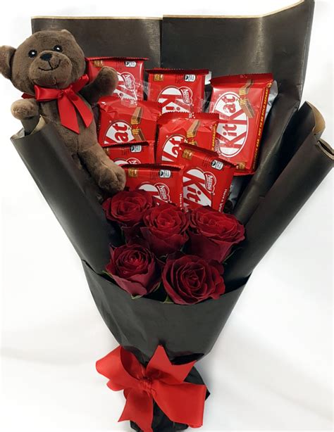 Chocolates, Roses ,Teddy Bouquet | flowerandballooncompany.com